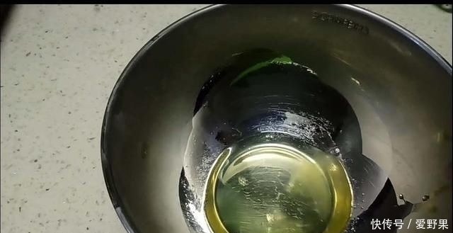  蛋糕|用平底锅就能做出很绵软无油、低糖的蛋糕饼，大人小宝宝都可以吃