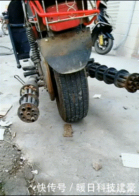 美人鱼|GIF搞笑趣图: 海边拍照要注意, 一不小心让你变成美人鱼