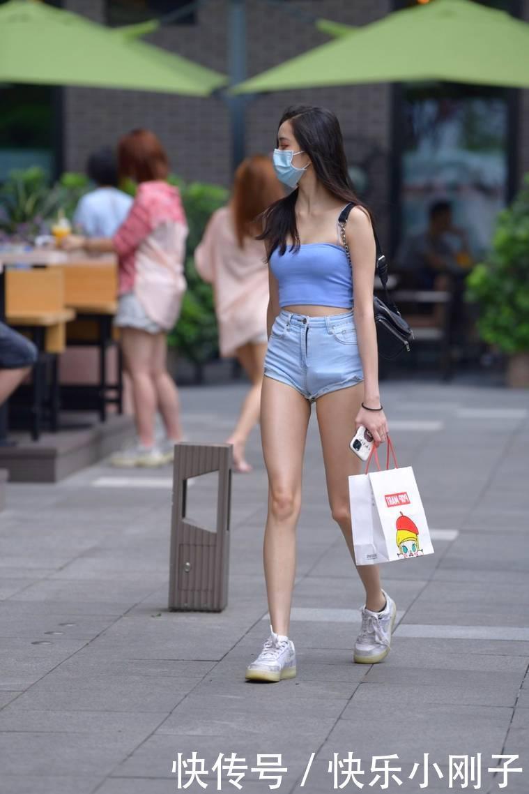 清新|小姐姐靓丽出街,看起来显得很清纯,有种清新靓丽的少女感