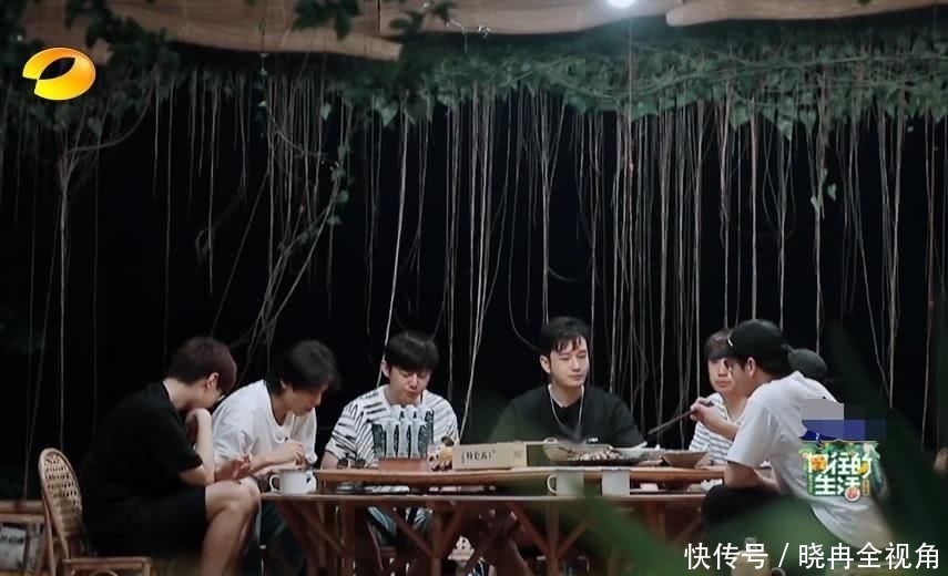  黄晓明|黄磊何炅自曝《向往的生活》差点停播，黄晓明录制途中曾被劝退