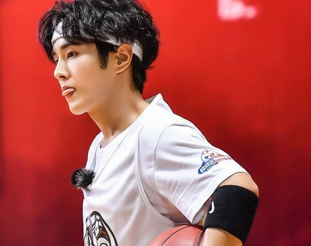  王安宇|李汶翰岳岳抢篮球太激烈，现场混乱像打架，王安宇成“女主角”？