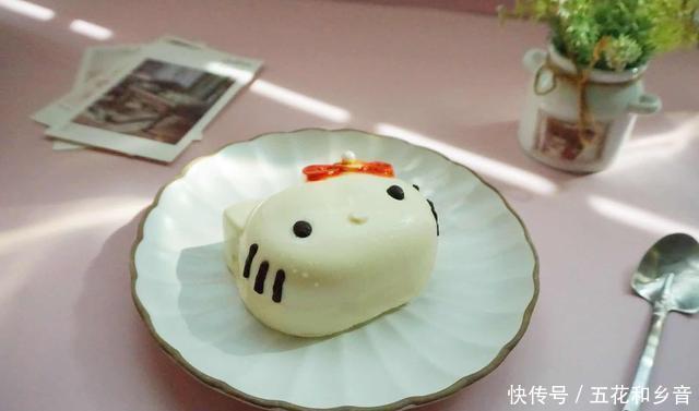  芒果|女儿生日说要吃慕斯蛋糕，我给她做了可爱的卡通蛋糕，她开心极了