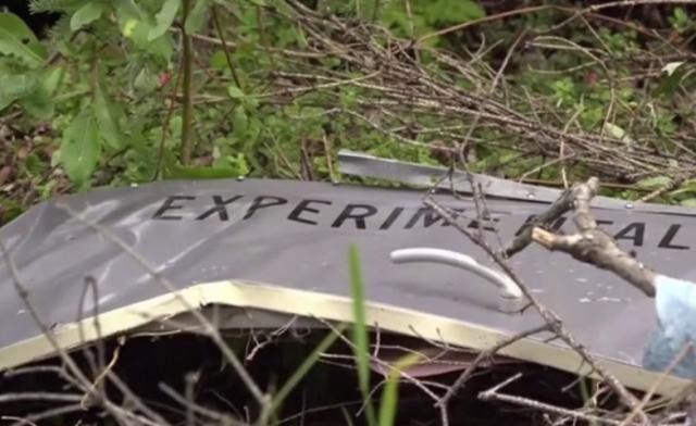 飞舞|美国两架飞机相撞:爆炸瞬间碎片飞舞,如同911一般恐怖