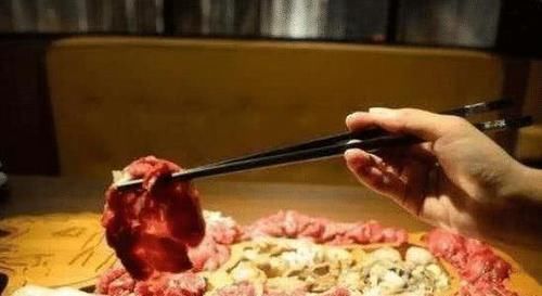 吃饭|老同学见面请吃饭,吃了“一整头牛”,结账时傻眼了没算错吗