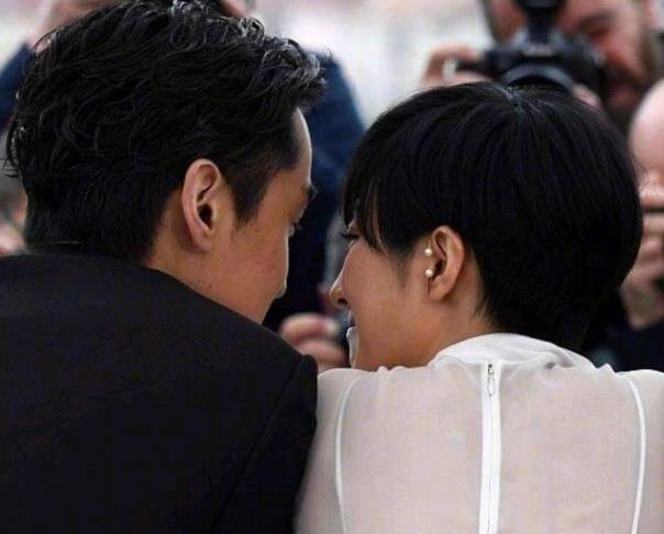 胡歌|多迷人啊,胡歌在红毯上的第一次注册导致了“桃色绯闻”