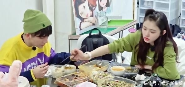  筷子|林允下意识地用自己的筷子把蔬菜夹在张新成上太酸了