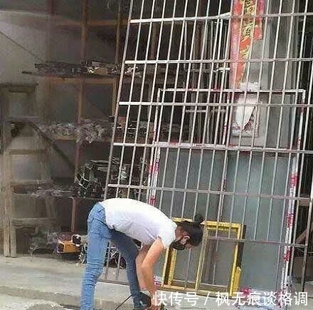 喝水|你这样喝水是不是太夸张了,不能买个水杯吗