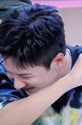 大张伟|天天向上王一博喝莲藕汤表情失控笑出皱纹,大张伟傻眼汪涵制止