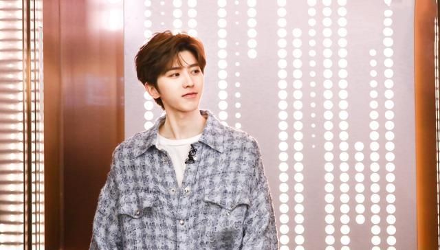 手里|青你2一位练习生档案掉在蔡徐坤手里,竟然是ikun,偶像剧的节奏