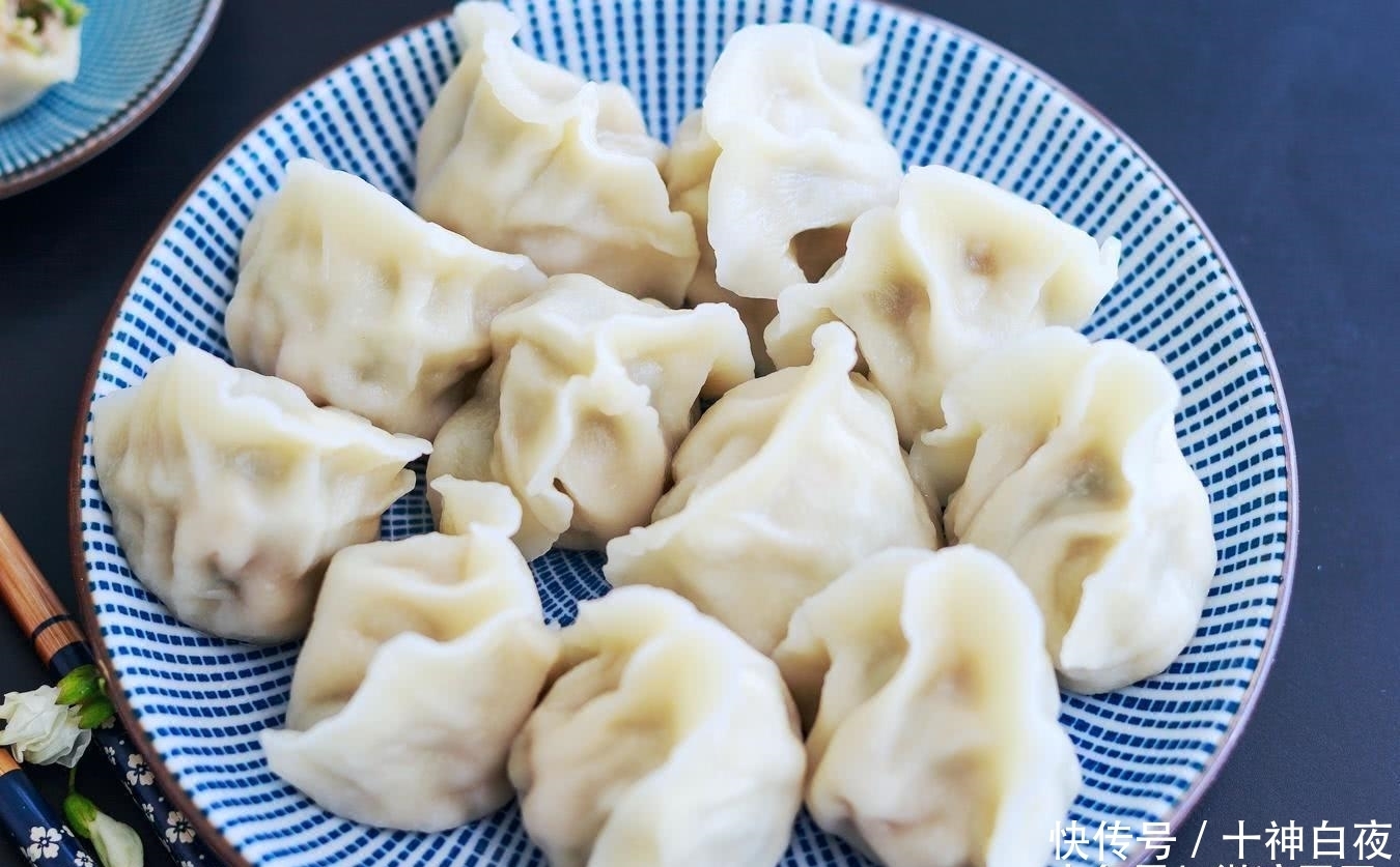 肉馅里打|拌饺子馅时只放调料是不够的, 少了这两个, 难怪不够鲜美!