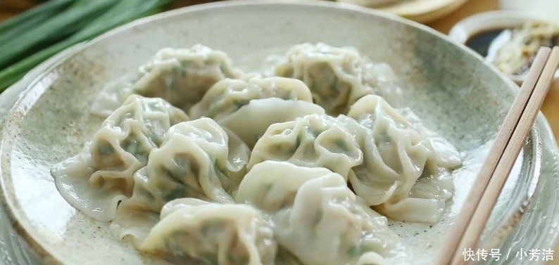 可口|调韭菜饺子馅,教你几个小技巧,韭菜不出水不变色,鲜香可口