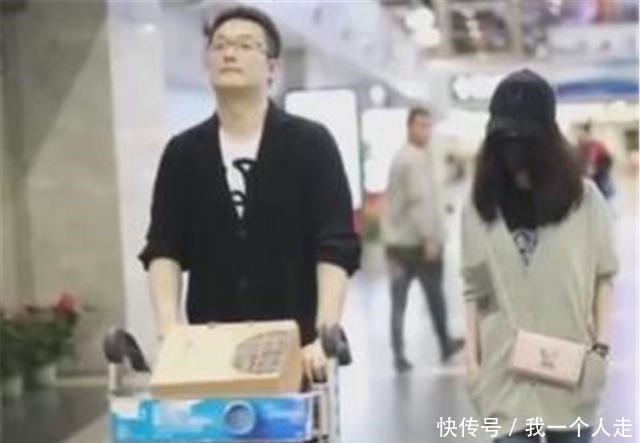 造型|姚笛独自一人现身机场穿着美艳如少女，整体造型却被面部状态毁了