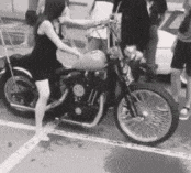  GIF|搞笑GIF：别动啊！这马上就好，就可以出去玩了！