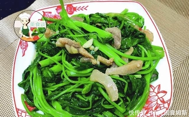 发黑|炒空心菜时发黑?焯水加醋都不对,大厨教您1招,空心菜又脆又绿
