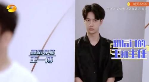 实在是太|王一博太调皮被误会,“不满”选手砸话筒弹飞笔,藏在本后太可爱