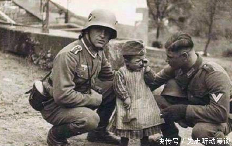 历史|历史上过目难忘的瞬间:搂着狮子开车的墨索里尼,图9希特勒兴奋的手舞足蹈