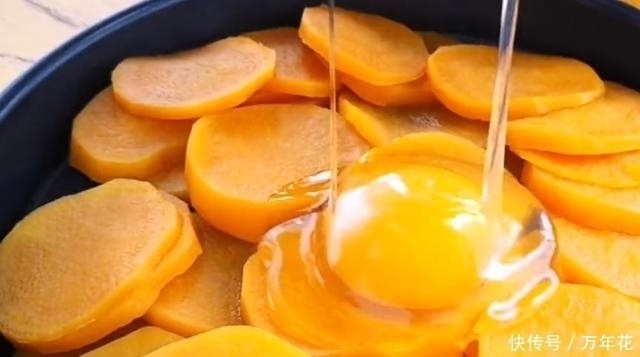 面包|红薯里加一个鸡蛋,不用烤箱,不用锅烙,简单一做,比面包还好吃