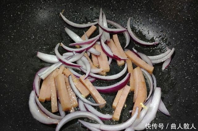 无聊|在家宅着无聊,炒个方便面解决一日三餐,美味营养,比做凉皮省事