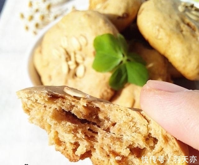 燕麦|用燕麦代替三分之一的面粉,用红糖代替糖,这些饼干既低脂又好吃