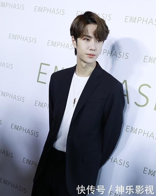  蔡徐坤|解约蔡徐坤和王一博合作？王一博资源被瓜分？