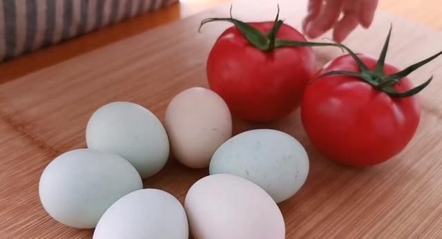 馒头|面粉别蒸馒头了,加2个西红柿,不用蒸不用烙,出锅比吃肉还香!