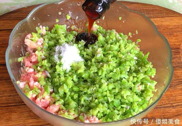 饺子|夏天,用它包饺子,又香又嫩,1元钱一斤,比韭菜茴香还好吃