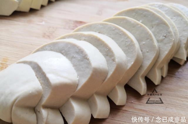 白菜|白菜炖豆腐,先炒白菜还是先炖豆腐都不对,大厨这样做,比肉香