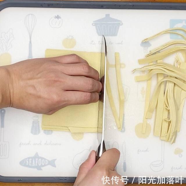  凉拌|凉拌千张，夏天下酒小菜，清新爽口又降温