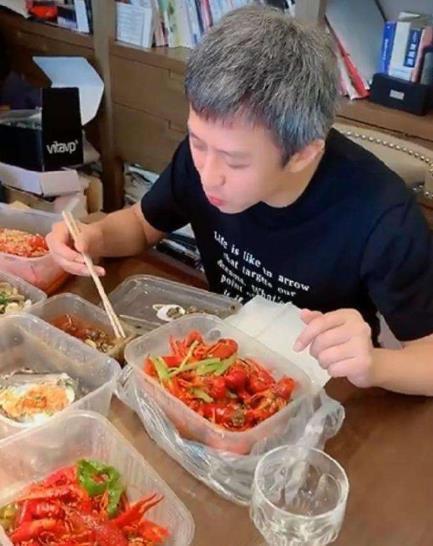 餐厅|难怪邓超餐厅1碗鸡蛋面卖35元,却无人吐槽,看到实物闭嘴了