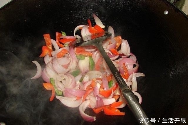 饭菜|洋葱和它一起炒,夏天里的下饭菜