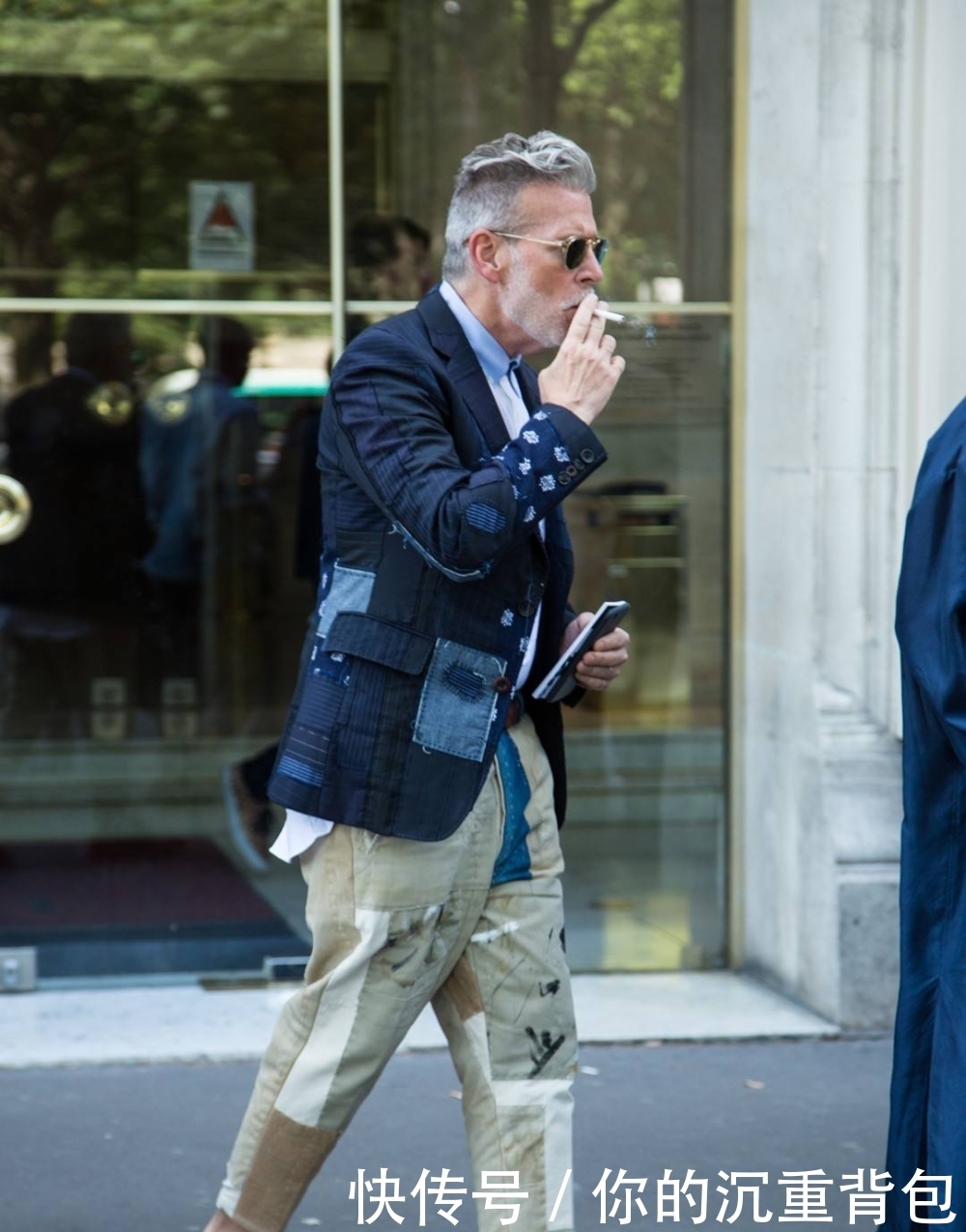  中老年人|最后强调一遍穿牛仔裤不要配皮鞋, 瞧老外穿, 中老年人人穿得起