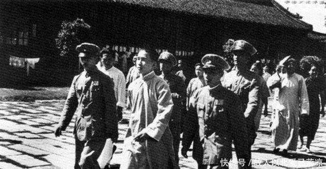名字|女子15岁的六旬老人强娶，后来逃亡，死前说出他的名字，竟是他！