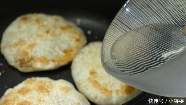 牛肉饼|家庭版牛肉饼制作教程,调馅有讲究冷藏1小时,汁多还鲜香