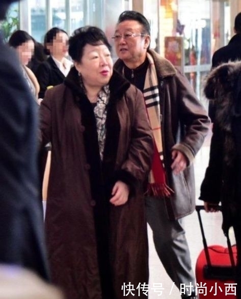 恩爱|歌唱家蒋大为近照曝光,73岁精神抖擞,和恩爱47年的老婆很般配!