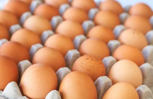 效果|鸡蛋别再放冰箱了,农村大妈教你一招,效果非常好,半年都不坏