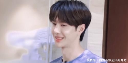  摸手|王一博回归天天兄弟变小孩，汪涵开车他在后座撒娇，摸手安抚太宠