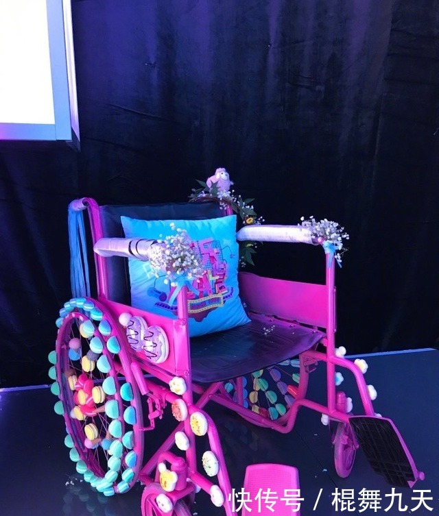 节目|谢娜坐轮椅坚持录节目，细数谢娜左腿是怎么拉伤的