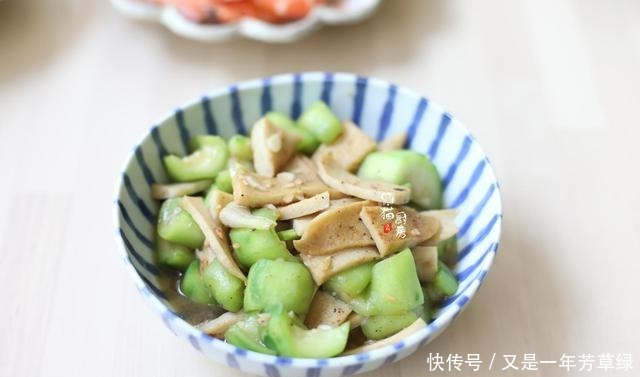 白菜苔|晒晒一线城市一家三口的晚餐,3荤1素1汤,朋友求同款邻居