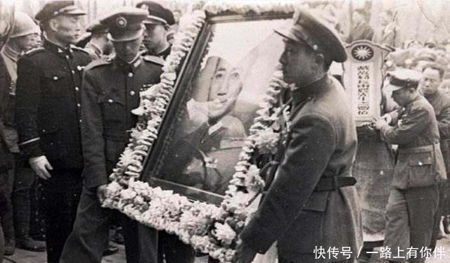 大字|得知戴笠飞机失事的消息,杜月笙高喊了八个大字,都是肺腑之言!