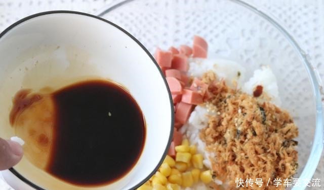 学会|最近很火的米饭做法,营养丰富,一口一个,3分钟学会,孩子爱吃