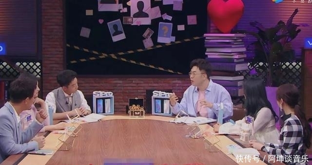  录制|吴昕主持再遭质疑，节目现场玩手机被拍，录制观众吐槽拖后腿