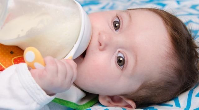 男孩|公共汽车上，男孩屡次踢踹乘客，教育无果后，受害人的反击太残忍