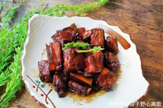餐馆|怎样做红烧排骨能和餐馆的一样好,教你小窍门,味道不腥,颜色好