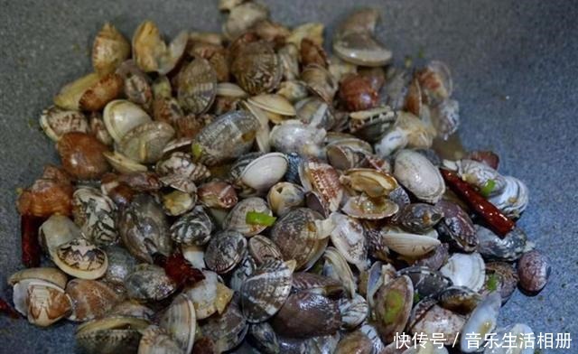 到底|辣炒花蛤到底要不要焯水大厨教你正确做法,鲜美入味,吐沙干净