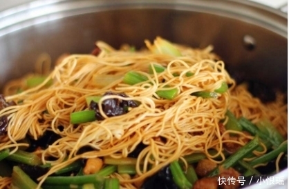  卤面|自己做的午饭，不小心发到公司群里，老板：带着午饭来办公室一趟