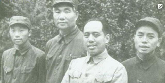 授予上将军衔|八路军只有六个旅,建国后旅长中产生了几个大将、上将和中将
