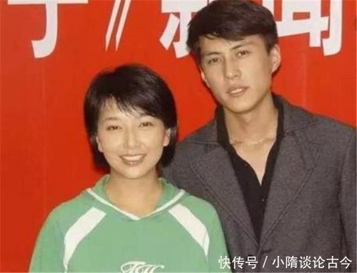 江珊|靳东:两次爱上离婚女,不顾家人反对娶了二婚女,如今很幸福!