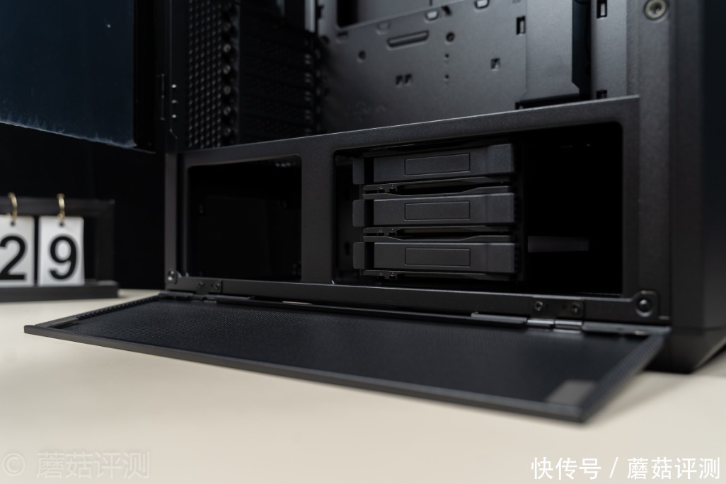 LIANLI|风道升级,散热效果媲美开放式环境、联力LIANLI 鬼斧AIR 机箱 评测