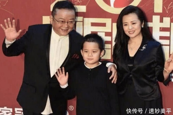 娇妻|儿子与孙子同岁,娇妻每月花销百万,难怪72岁王刚如今还在拍戏