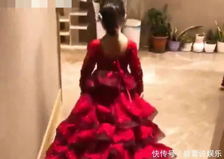  爸爸|为了满足女儿的公主梦，爸爸给女儿准备东西，妈妈吃醋了